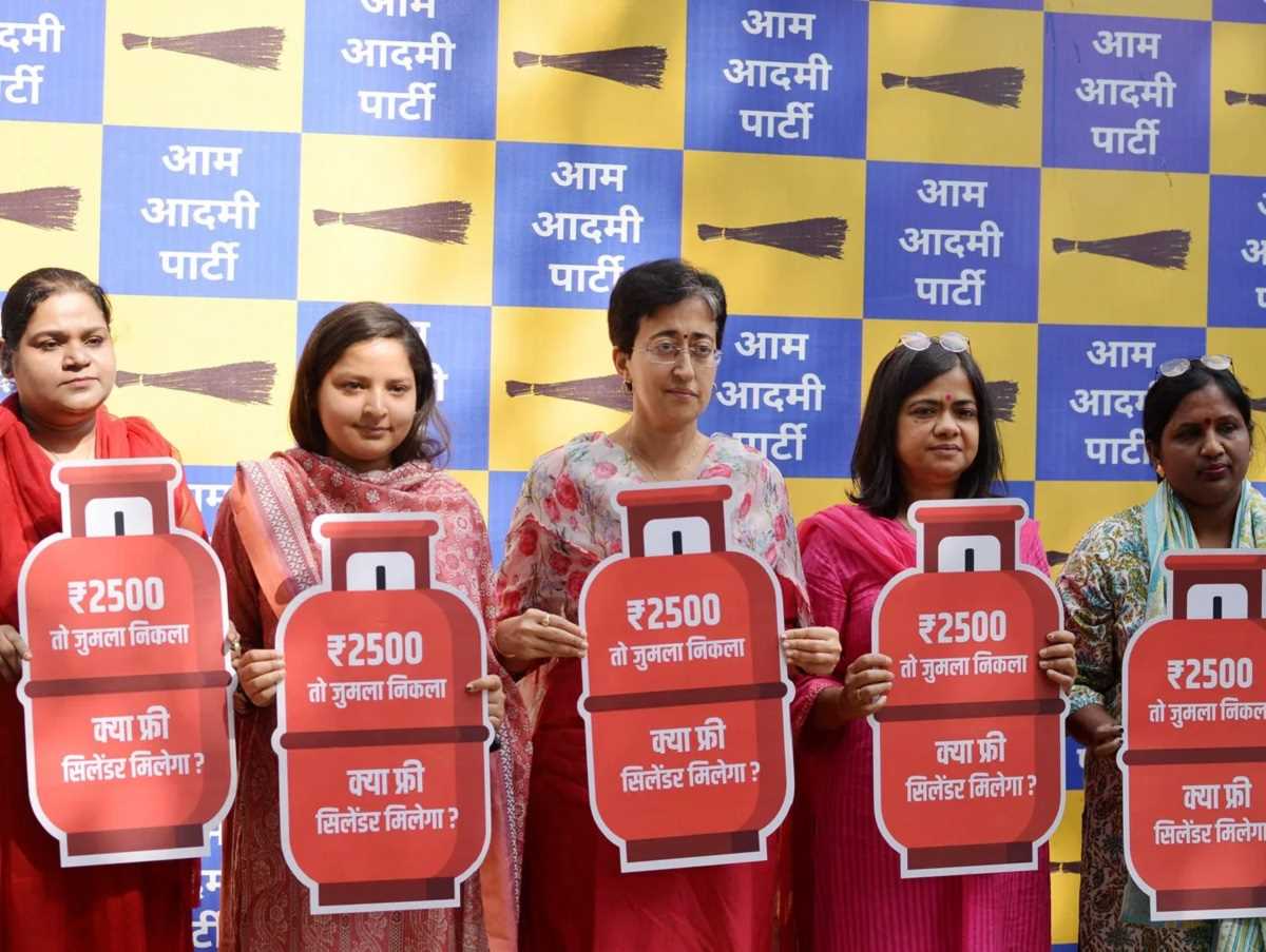 होली पर महिलाओं को मुफ्त सिलेंडर मिलेगा या फिर एक और जुमला : आतिशी